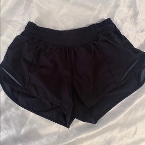 Lululemon Hotty Hot Shorts size 4 & 2.5 inch